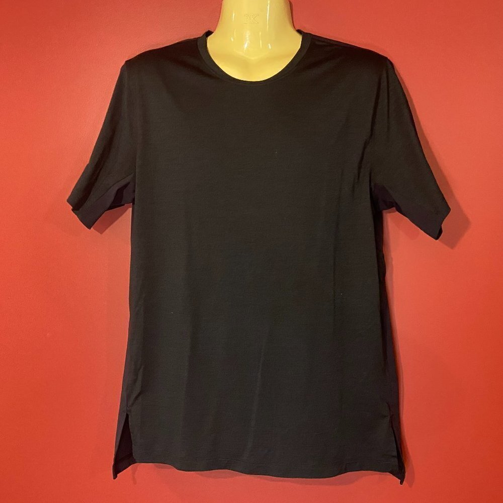Nike Men's Vented Back Side Slit Performance Shirt - Size Medium